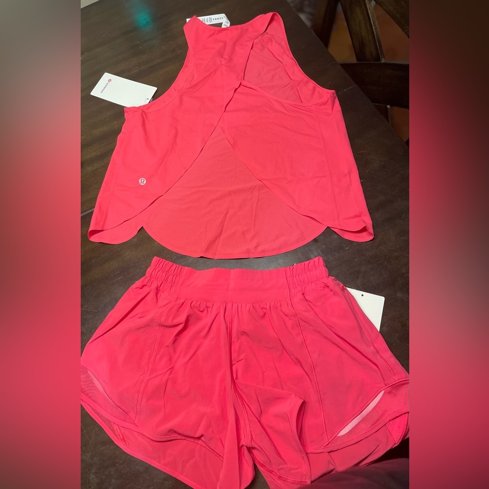 New Lululemon set of 4”lined short and high ventilation running tank